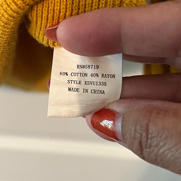 💛 NY Collection mustard color sweater. Gently used. Fits like a Medium. 💛 - Picture 3 of 7